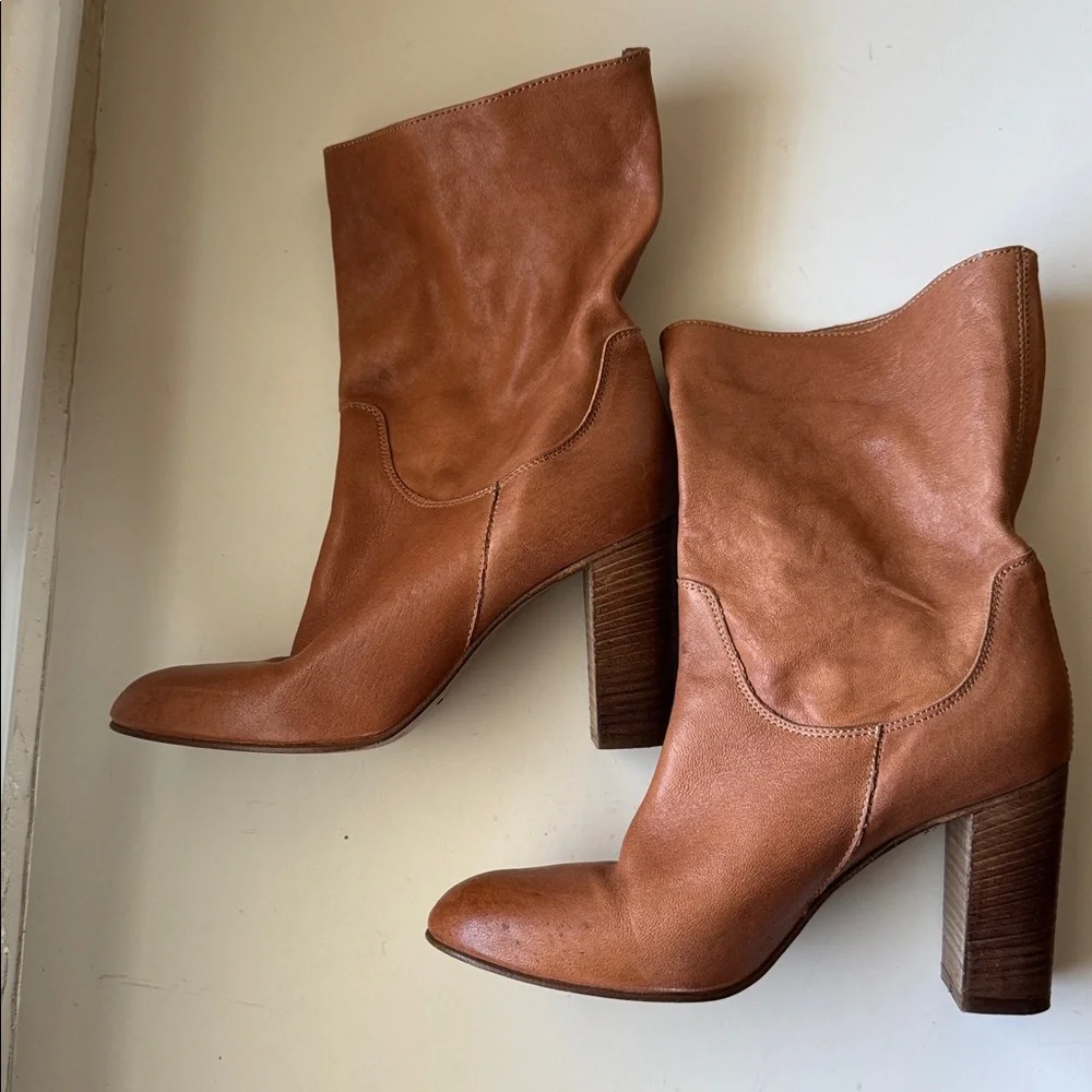 Vero Cuoio Tan Leather Heeled Booties